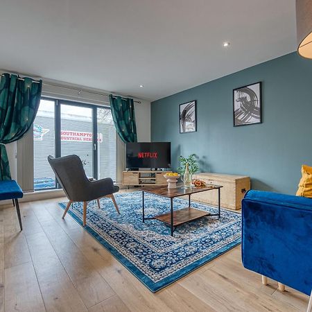 Summer Special Offer!! Cosy, Spacious, Stylish & Modern 2 Bedrooms City Apartment, Prime Location! Sleeps 6, Southampton Ocean Village - By Blue Puffin Stays Exteriör bild
